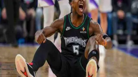 U15东亚杯激战正酣！国足与韩国同分，仅以净胜球劣势位居积分榜第三名，谁能逆袭夺冠？🏆🔥