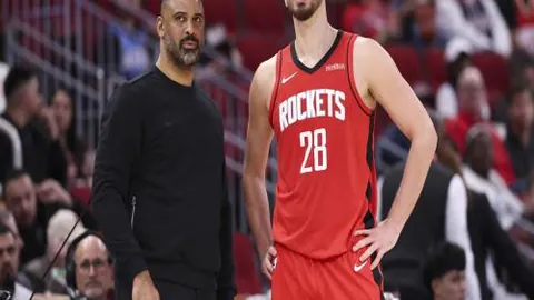 CBA季后赛三强争霸：广东宏远、北京首钢与辽宁队势不可挡